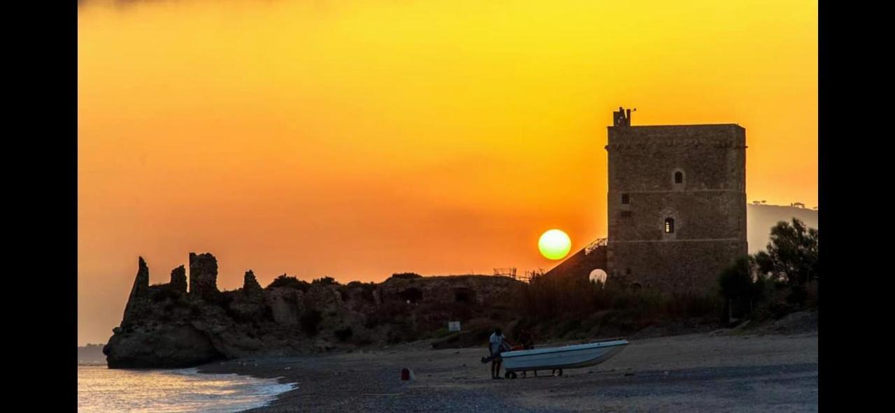 Case vacanze LE ROSE Campofelice Di Roccella Buitenkant foto